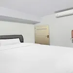 Spot On 92236 Kediri Family Homestay