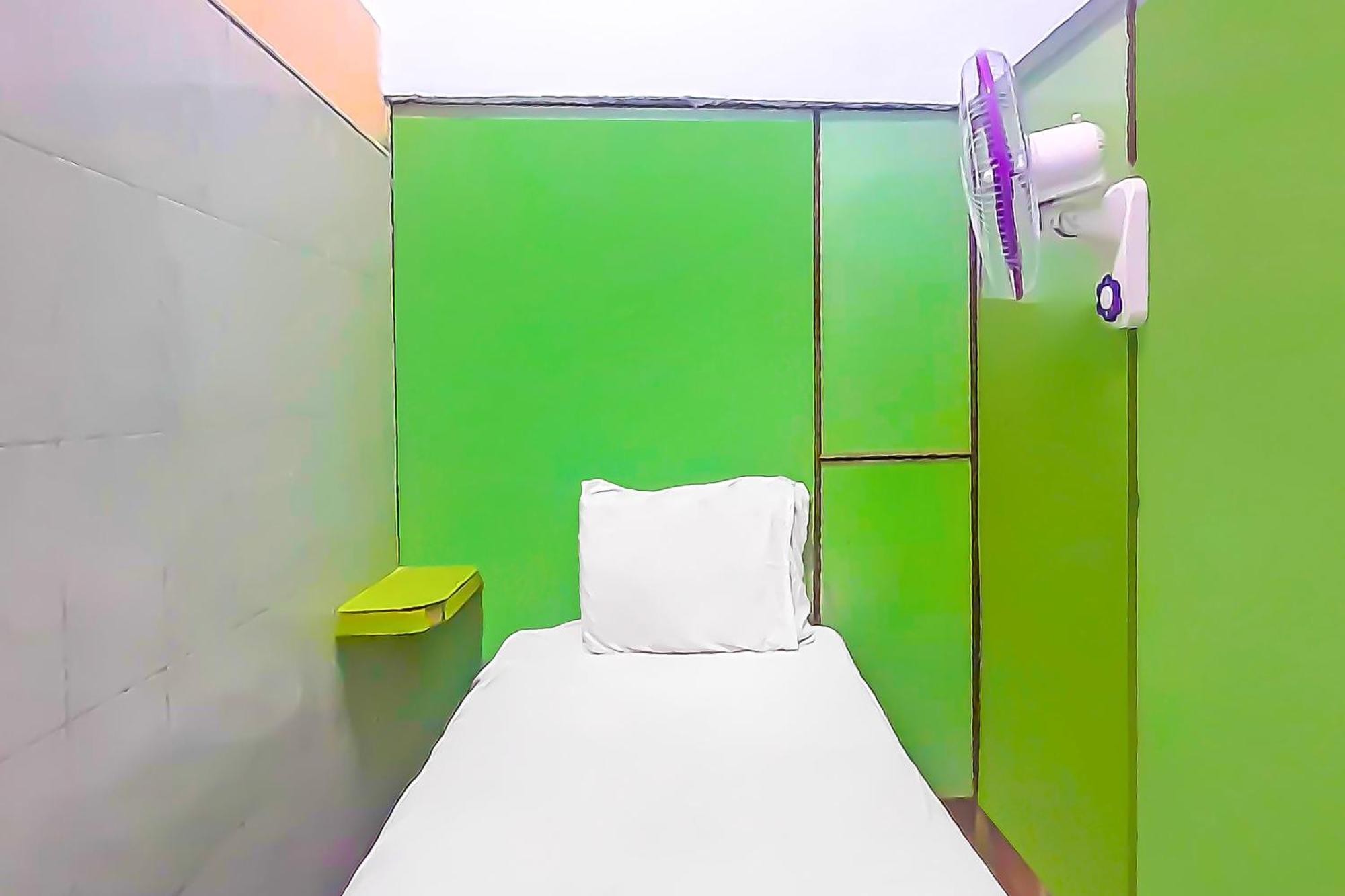 Hotel Spot On 92236 Kediri Family
